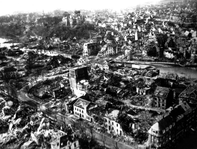 Elpusztult Berlin: 1945-ben kÃ©szÃ¼lt fotÃ³k (30 kÃ©p)
