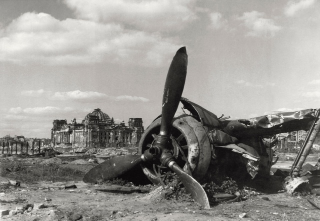 Разрушенный Берлин: фотографии 1945 года (30 фото)
