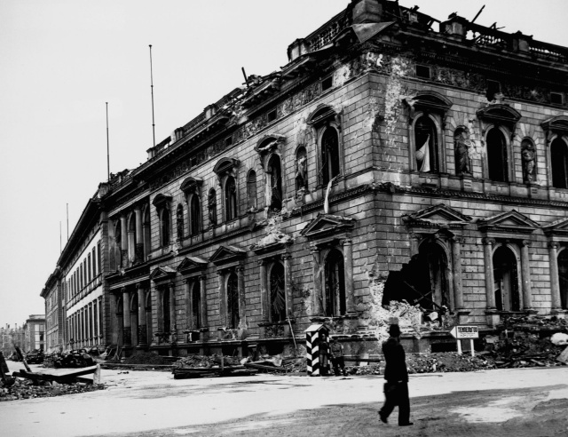 Разрушенный Берлин: фотографии 1945 года (30 фото)