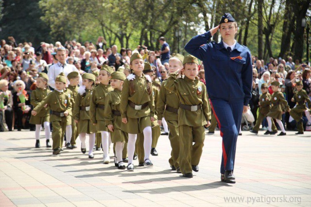 Парад дошкольных войск в Пятигорске (8 фото)