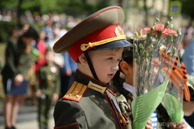 Парад дошкольных войск в Пятигорске (8 фото)