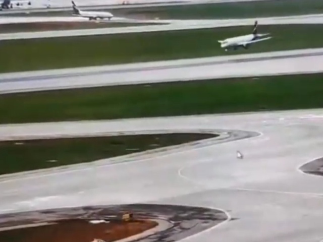 Новое видео аварийной посадки SSJ-100 "Аэрофлота" в Шереметьево