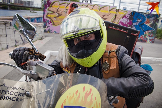 Пенсионерка из Челябинска создала свой мотоклуб, и она запросто уделает любого байкера (8 фото)
