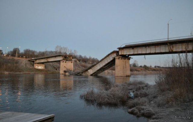 В Архангельской области рухнул мост