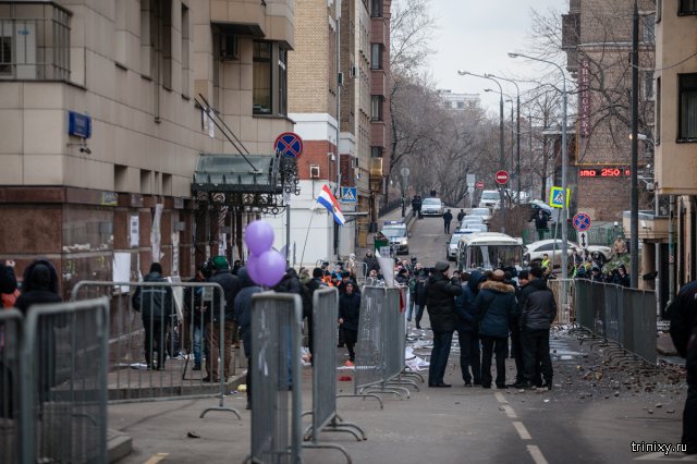 В Москве турецкое посольство забросали камнями и бутылками