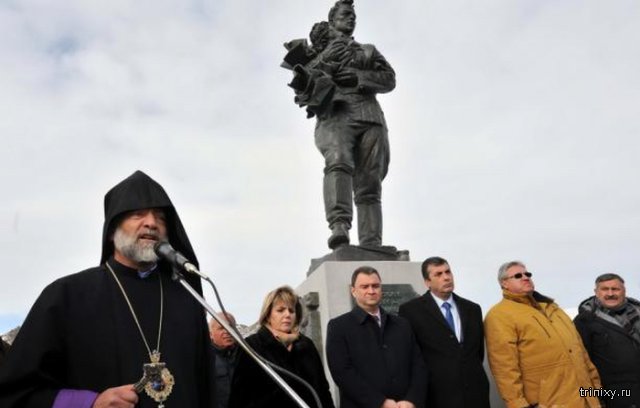 В Армении открыли памятник советским воинам