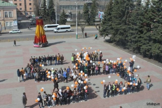 В Пензе прошел флешмоб в честь юбилея полета Гагарина
