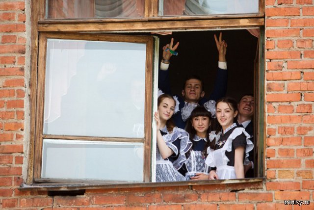 В школах России прозвенели последние звонки