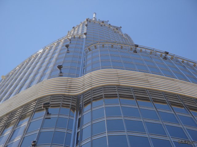 Бурдж Халифа - самый высокий небоскреб в мире, располагающийся в Дубае, Объединенные Арабские Эмират