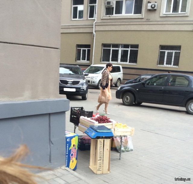 На проспекте Революции в центре Воронежа торгуют овощами (ФОТО)