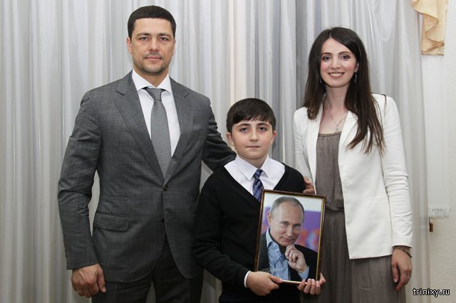 Мальчик, приславший Путину 3000 рублей, получил в подарок планшет и велосипед