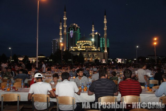 Самый массовый в России ифтар прошел в Грозном