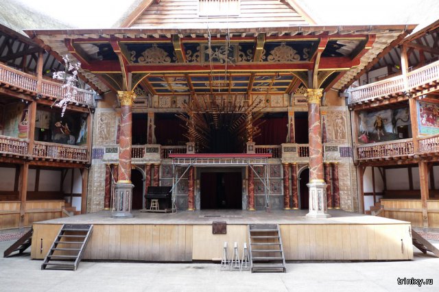 Театр в средневековом стиле