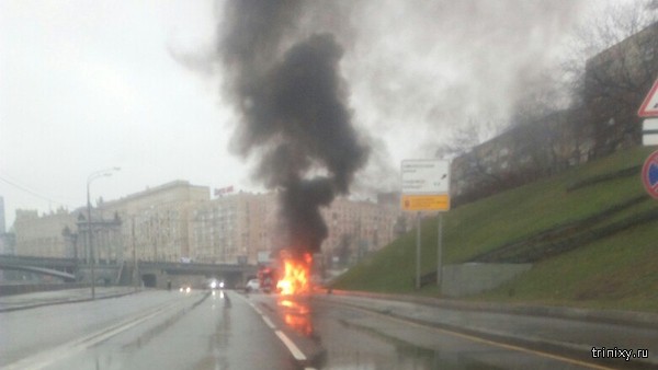 В Москве погиб стритрейсер на Maserati, врезавшийся в столб