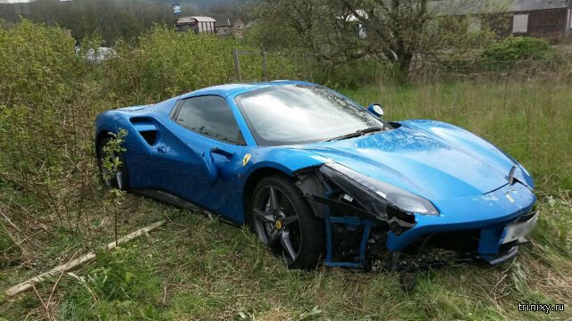 В английском поле нашли брошенный спорткар Ferrari 488 GTB