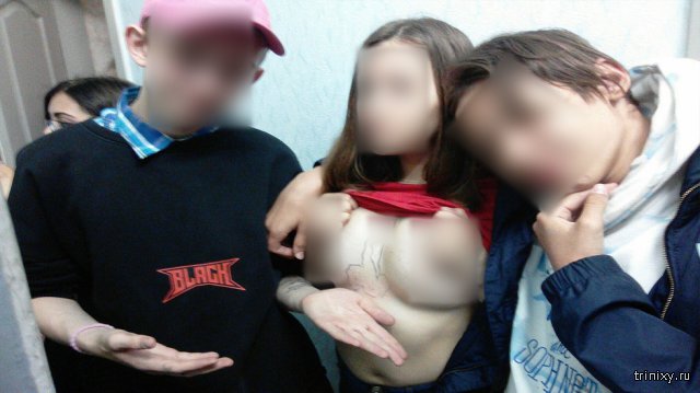 Школьнице на вечеринке набили татуировку полового органа на груди