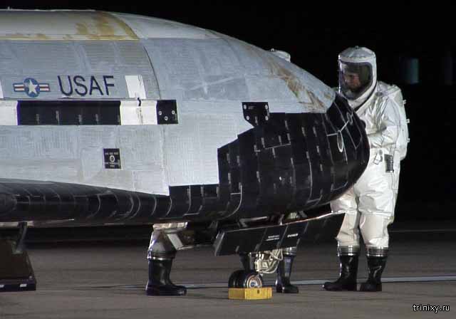 Американский беспилотник X-37B совершил посадку после рекордного пребывания в космосе