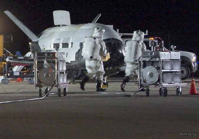 Американский беспилотник X-37B совершил посадку после рекордного пребывания в космосе