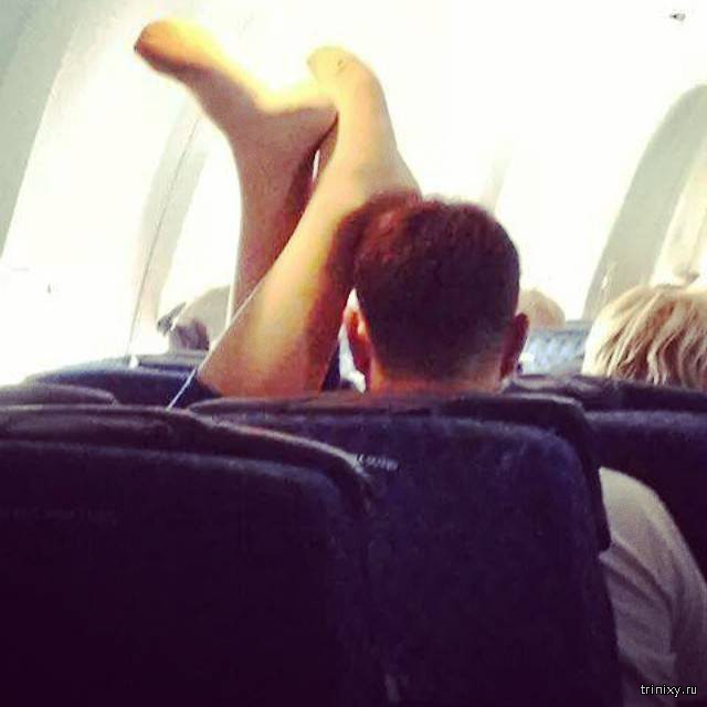 Экс-стюардесса поделилась фото самых отвратительных пассажиров самолетов