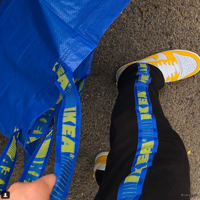 Пользователи сети стали одеваться в стиле сумки IKEA, высмеяв сумку от Balenciaga
