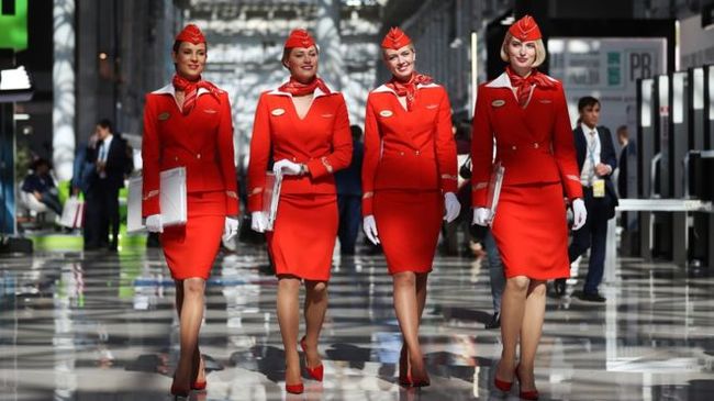 Наряды стюардесс разных авиакомпаний мира
