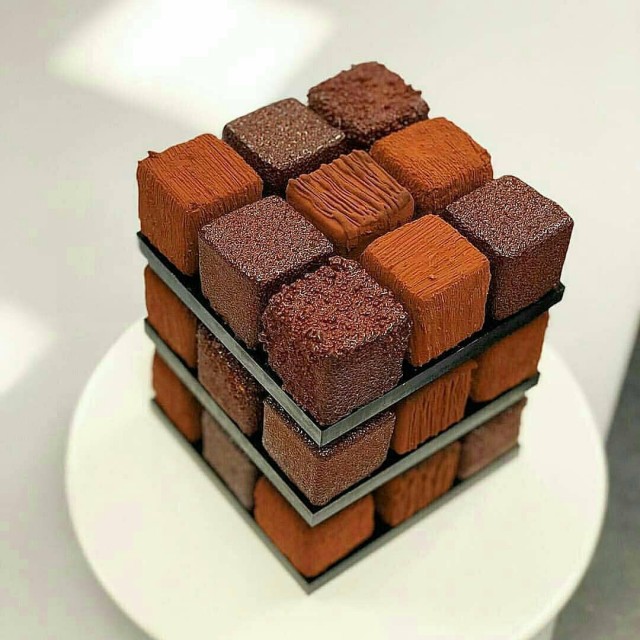 Необычный кубик Рубика?