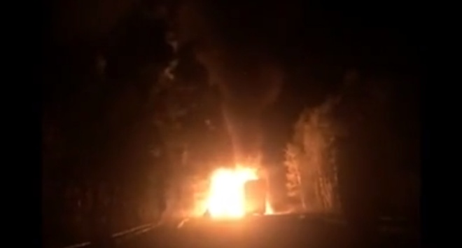 Рядом с Комсомольском-на-Амуре эпично сгорел грузовик с фейерверками