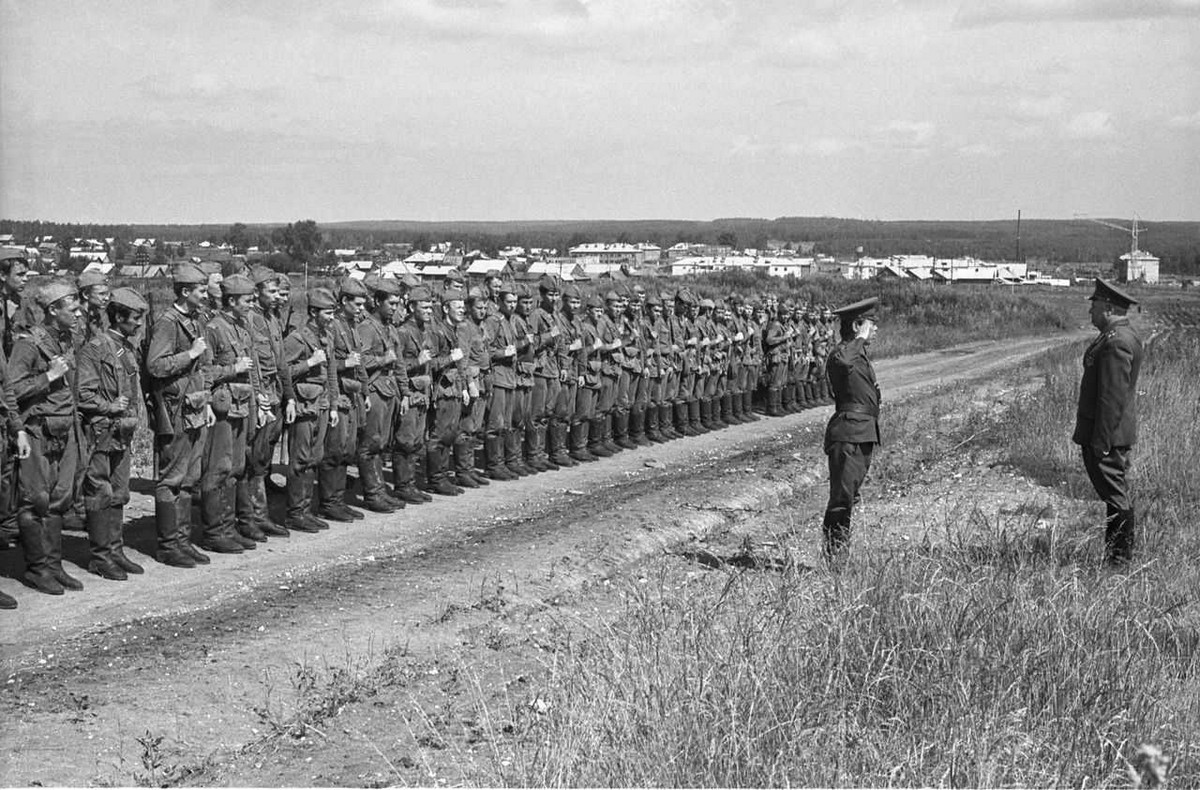 Атмосферные фотографии Свердловска 1980–90-х годов Ивана Галерта