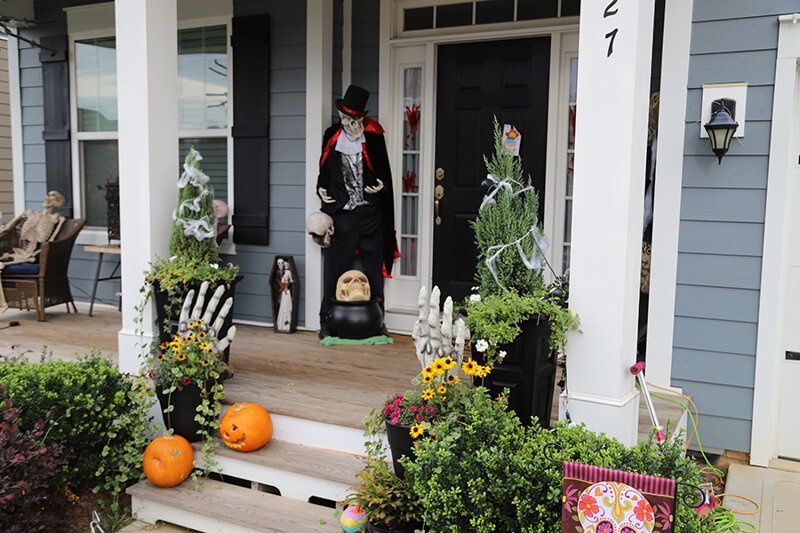 Как американцы украшают дома на Хэллоуин
