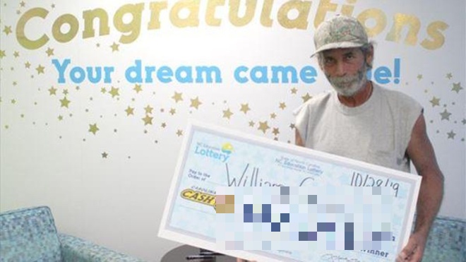 13 лет американец играл в лотерею с одними и теми же числами — теперь на все-таки разбогател