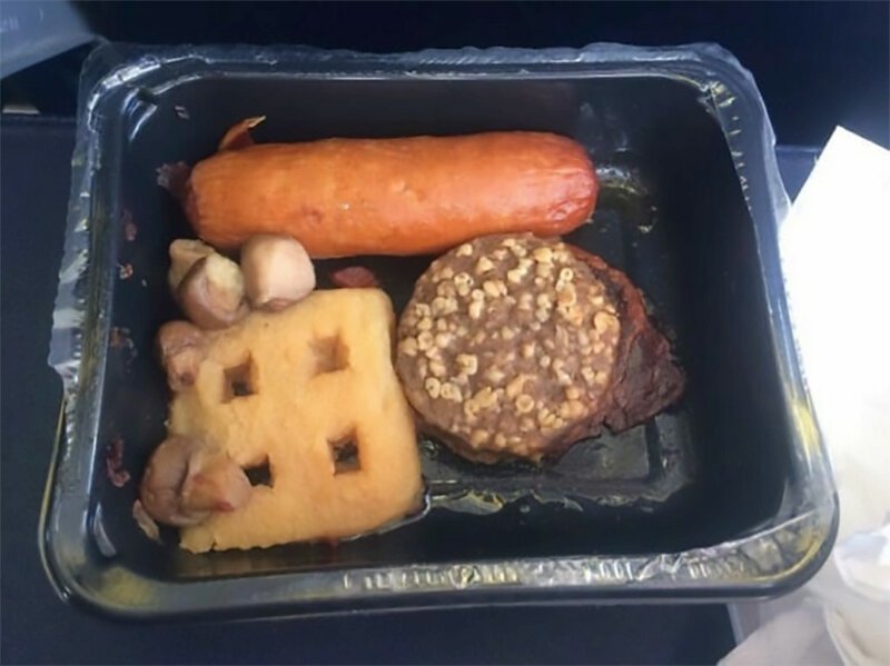 Не самая аппетитная еда в самолетах
