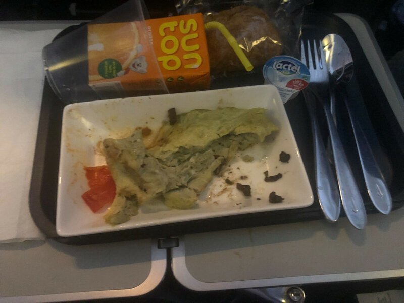 Не самая аппетитная еда в самолетах