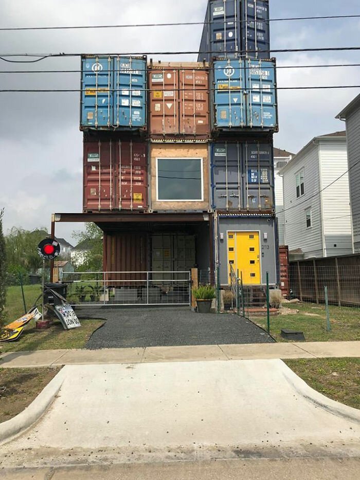 Американец взял 11 грузовых контейнеров и сделал из них трехэтажный дом
