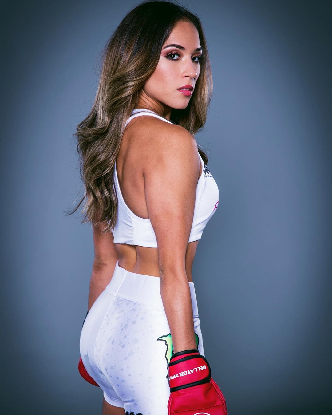 Красотка Валери Лоуреда возвращается в MMA