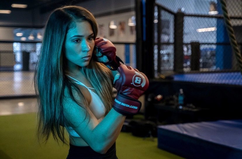 Красотка Валери Лоуреда возвращается в MMA