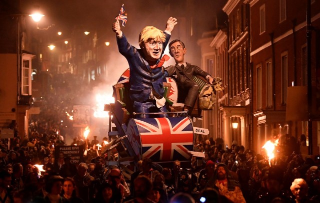 Великобритания в огне: как отметили Ночь Гая Фокса