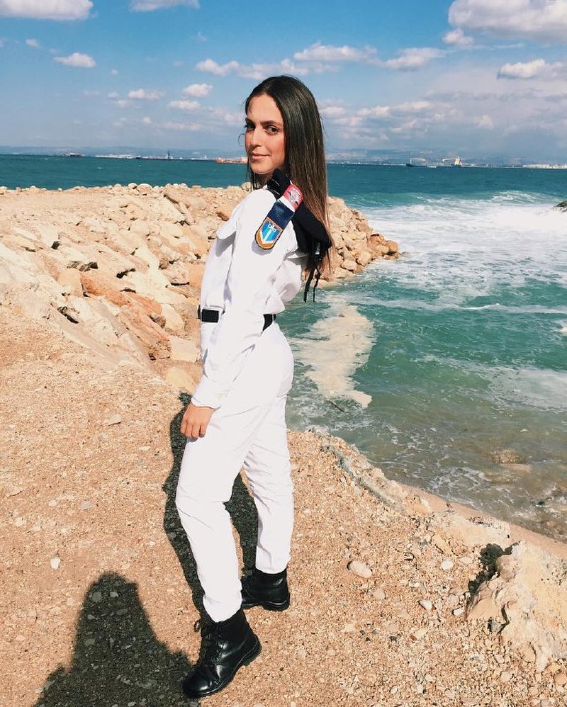 «Я на тебе, как на войне, а на войне, как на тебе»: девушки на военной службе Израиля