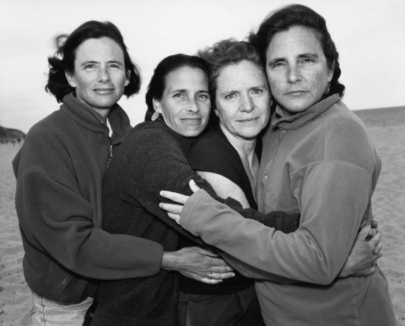 Скоротечность жизни: фотограф ежегодно снимал четырех сестер и показал, как они изменились за 40 лет