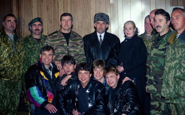 Группа &quot;На–На&quot;, Бари Алибасов, Лидия Федосеева–Шукшина, Аслан Масхадов, чеченские и российские военные