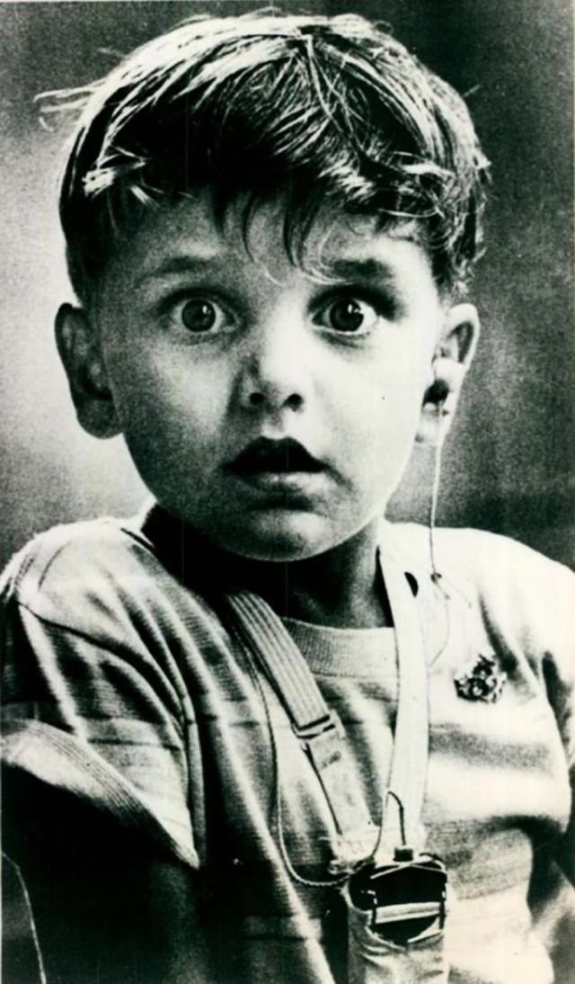 Мальчик впервые услышал звук, 1974 год