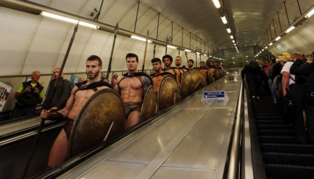 Не пугайтесь, если увидите в метро этих мужчин