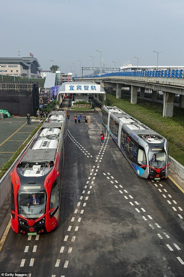 В Китае запустили поезда без рельсов