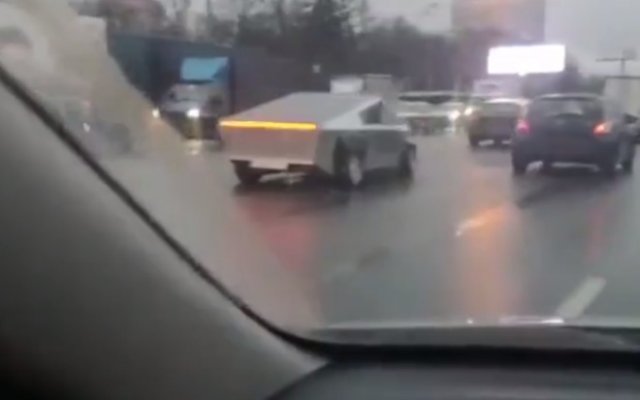Cybertruck уже колесит по российским дорогам