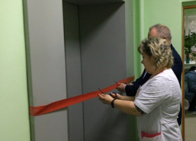 В больнице торжественно открыли лифт
