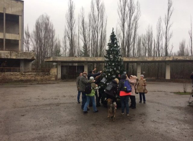В Припяти под Новый год установили елку