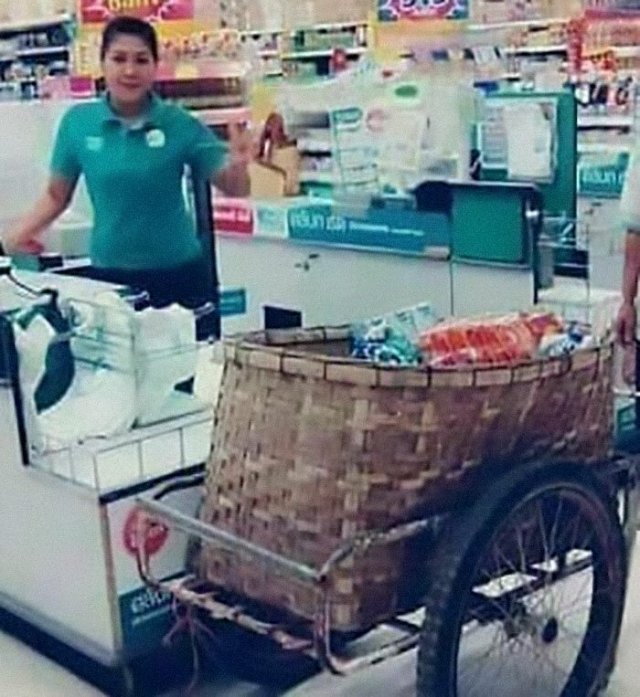В Тайланде запретили пластиковые пакеты - вот, что творится в магазинах