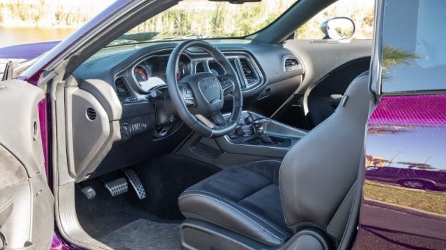 Dodge Challenger Hellcat в кузове из углеродного волокна и дизайне классического Charger