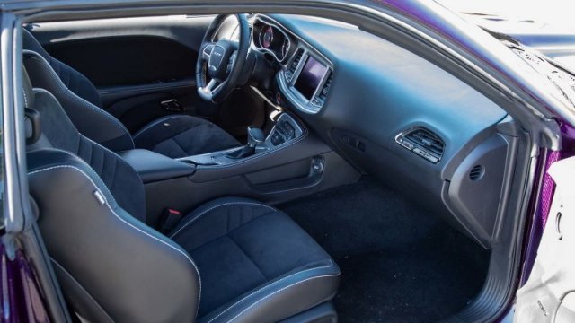 Dodge Challenger Hellcat в кузове из углеродного волокна и дизайне классического Charger