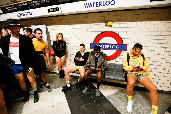 "В метро без штанов 2020" - масштабный международный флешмоб (30 фото)