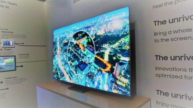 Безрамочный телевизор Samsung Q950TS 8K QLED TV